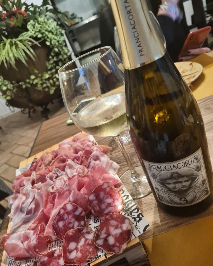 Il Glicine B&B Ristorante Cazzago San Martino Bagian luar foto